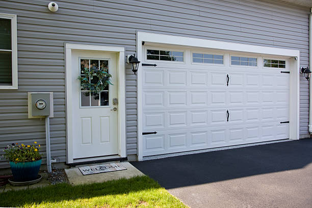 24/7 Emergency Garage Door Panel Replacement experts in Neshanic Station, NJ